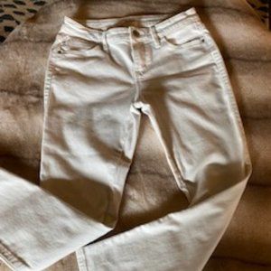 GREAT WHITE JEAN JEGGINGS.   WEAR WHITE ALL YEAR ROUND!